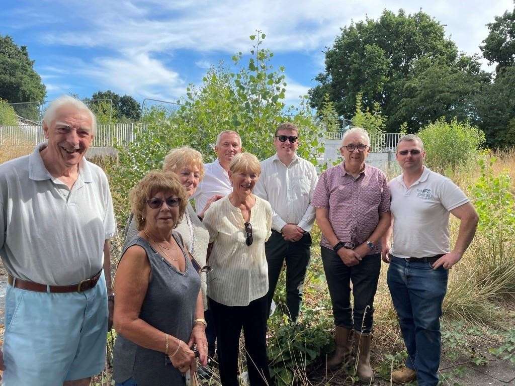 Members of Broomhill Pool Trust, including long-distance swimmer Mike Read MBE, with Conservative councillor Liz Harsant and MP Tom Hunt at Broomhill Entrance