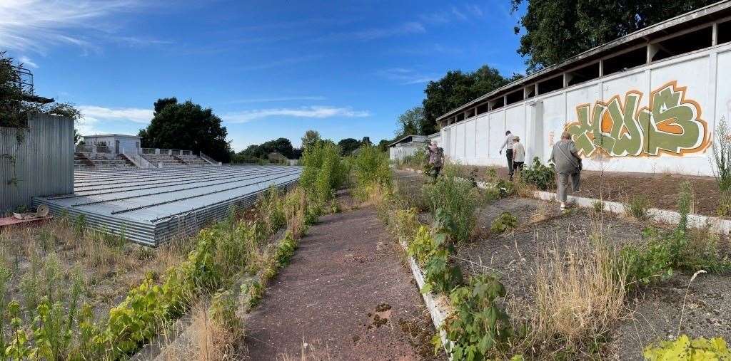 Closed Broomhill terraces and pool. Photo: Broomhill Pool Trust