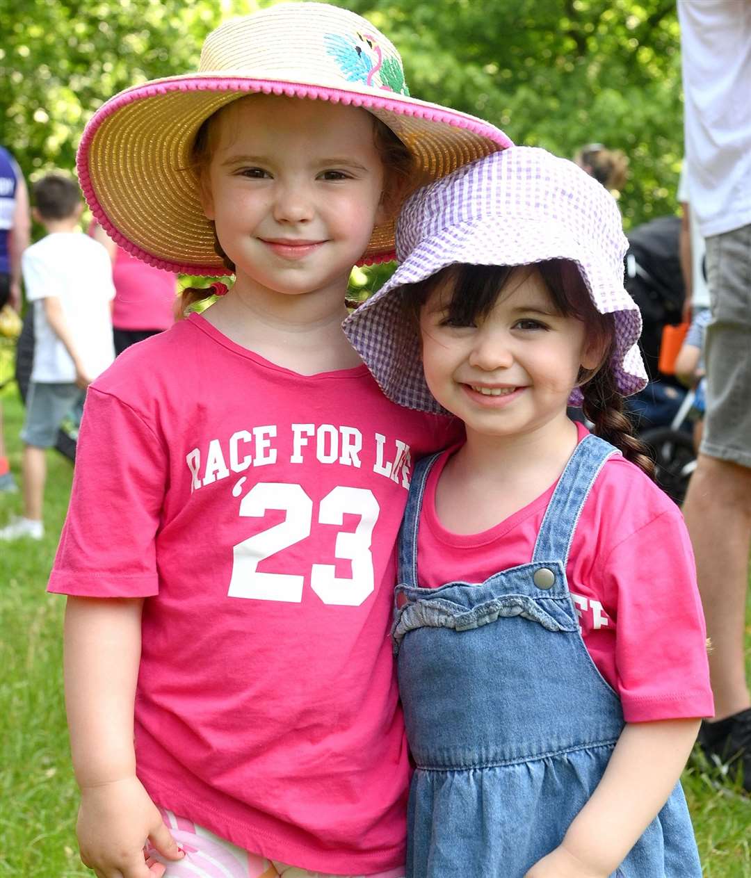 Ava Everett (3) a nd Evie Martin (3). Picture: Mecha Morton