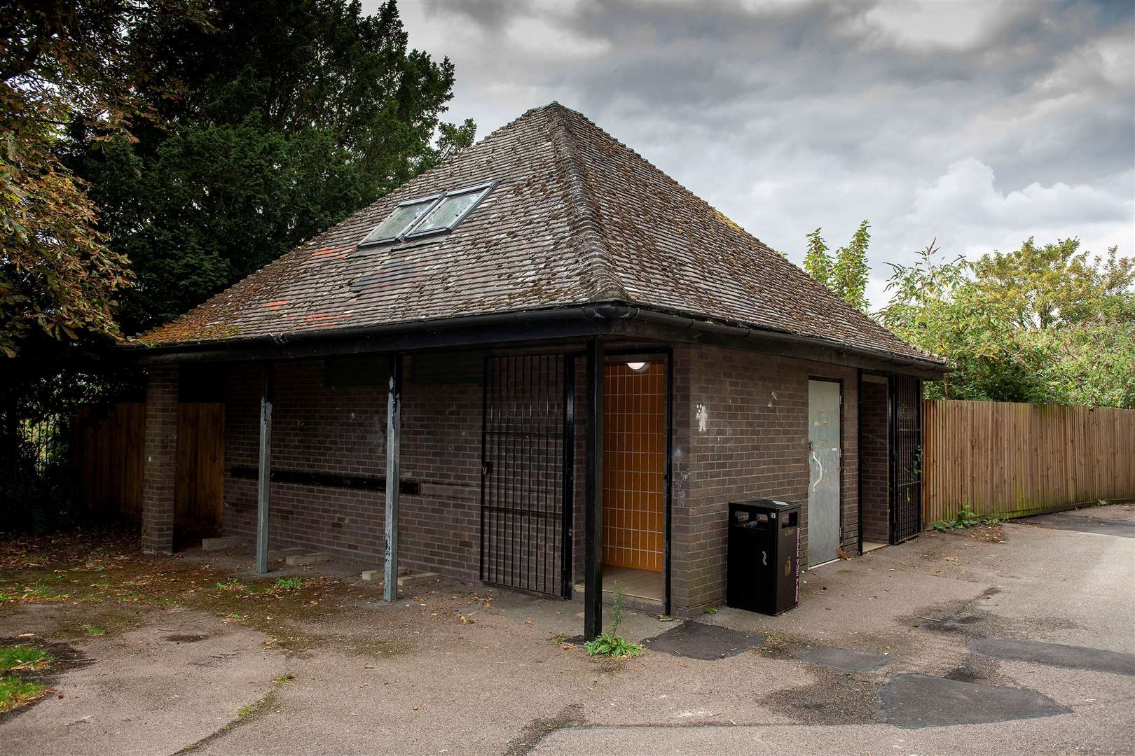 Belle Vue Park, Newton Road, Sudbury, Suffolk. Babergh District Council has submitted plans to build a new café and toilets in Belle Vue Park, at the site of the 1930s toilet block it intends to demolish. Picture by Mark Westley